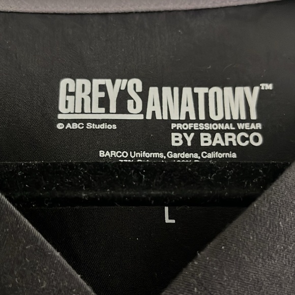Grey’s Anatomy men’s large scrub top NWT - Picture 2 of 3